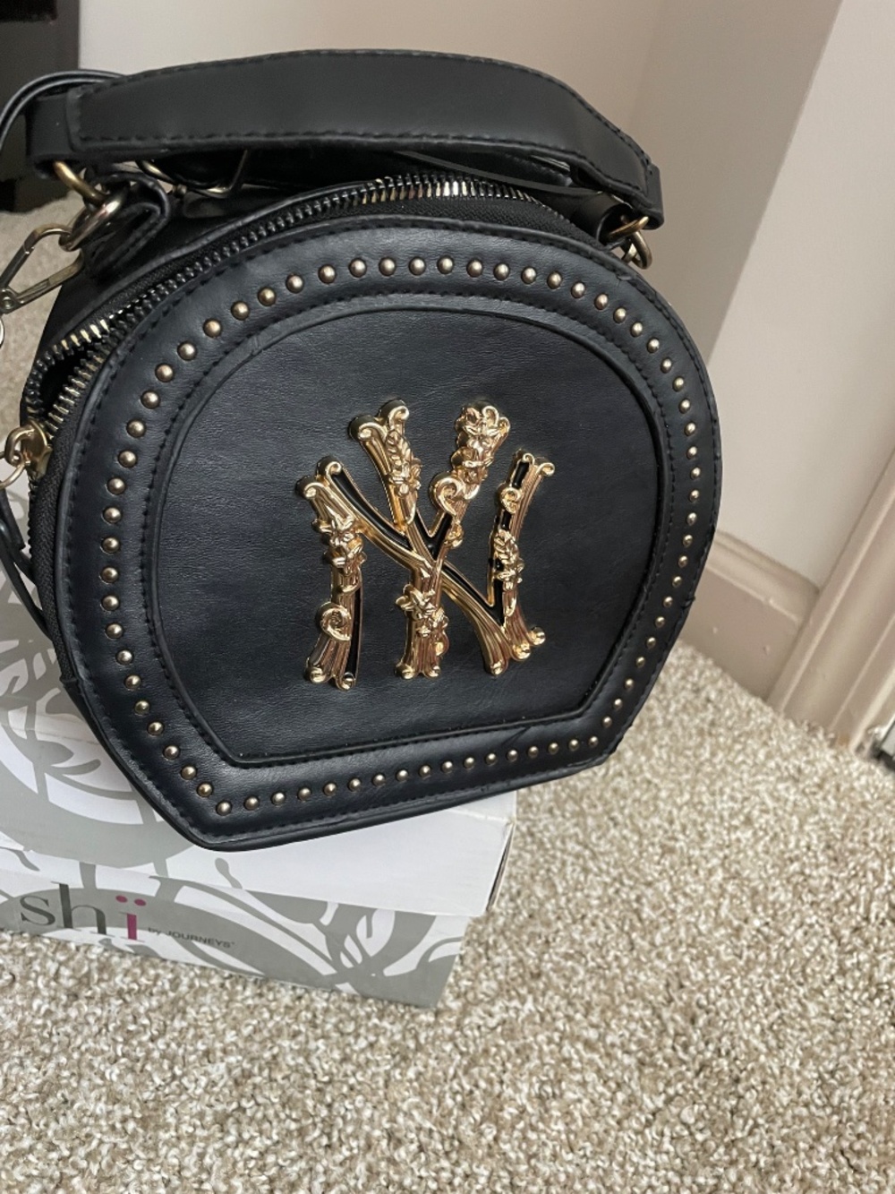 Handbag - Picture 2 of 3